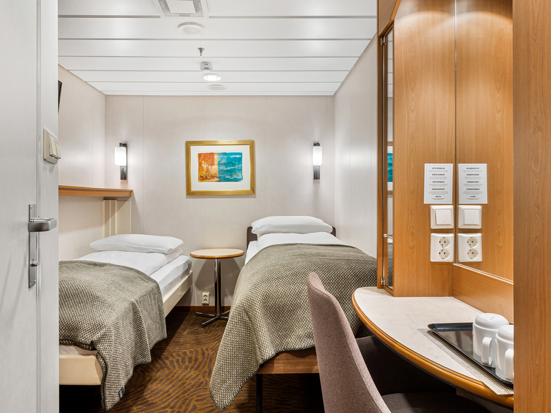 Polar Inside | Upper and middle decks for two travellers